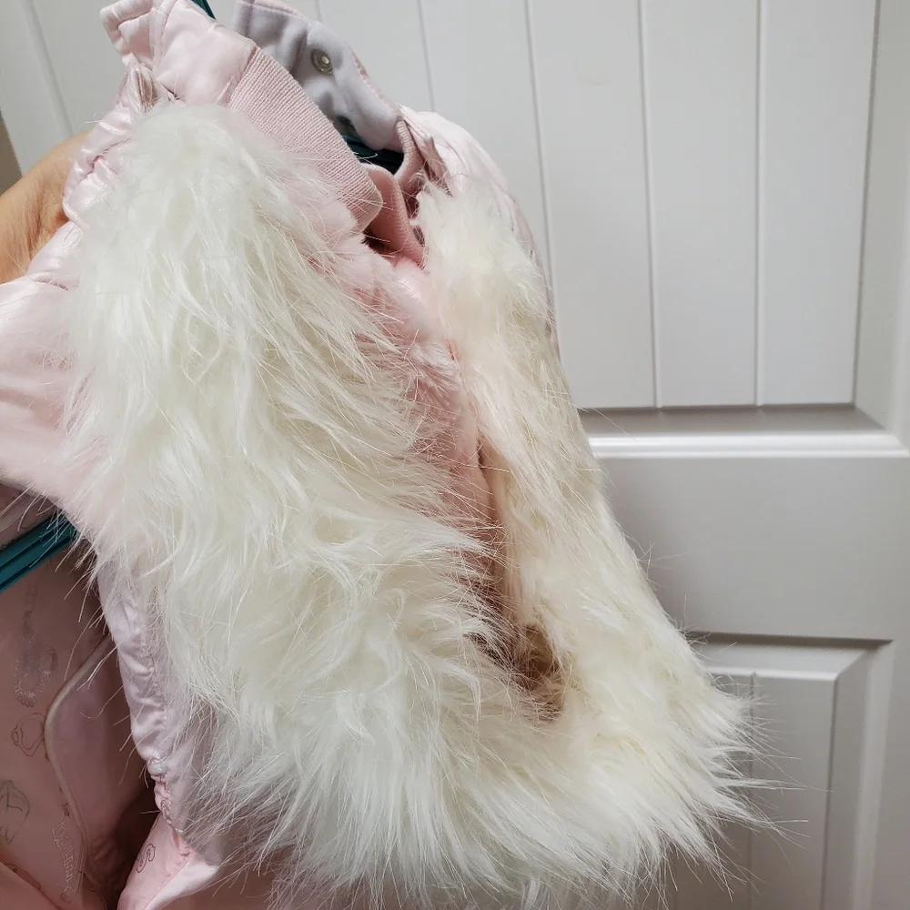 TALULUA - Faux white fur trim around hoodie - Picture 2 of 7